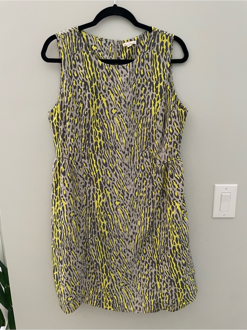 GAP Sleeveless Animal-Print Shift Dress in Yellow and Gray